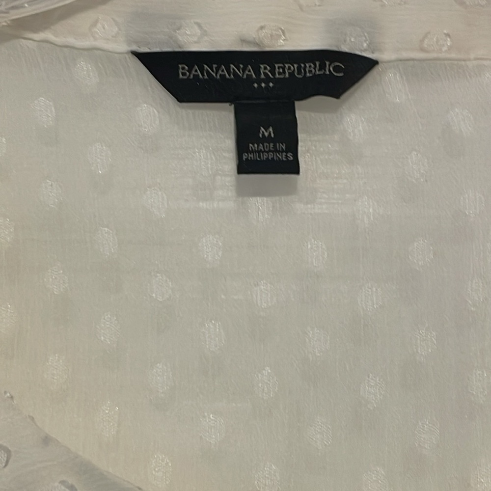 ✨BANANA REPUBLIC Cream Sheer Dotted Blouse size medium - Picture 2 of 3